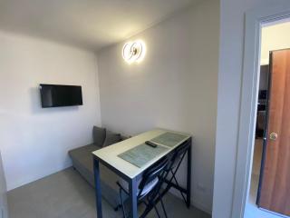 Renovated with two single beds - Milan - 1