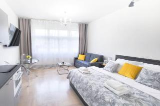 NEW Exclusive Residence with AC nearby METRO - Prag - 0