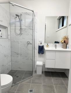Convenient and Peaceful 4BR New House in Gregory Hills - Narellan - 7