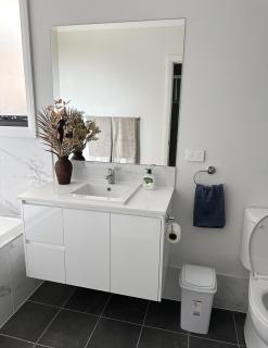 Convenient and Peaceful 4BR New House in Gregory Hills - Narellan - 3