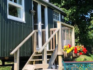 1 Bedroom Cabin Sleeps 2 Private Garden WiFi - 4