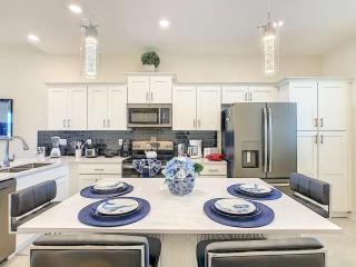 Terrific Thematic Lakeview 2B with 2 Clubhouses - Kissimmee - 4