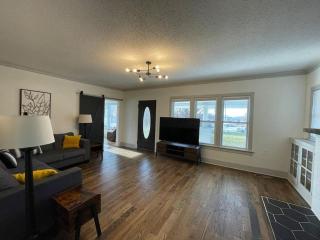 Beautiful And Spacious Fully Renovated Farmhouse - Winchester - 4