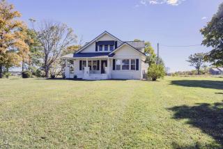 Beautiful And Spacious Fully Renovated Farmhouse - Winchester - 3