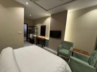 New Shelton Boulevard Crossroad Hotel - Lahore - 1