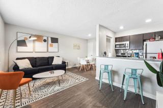 Economy King Bed Suites w Pool, Next to Downtown - Austin - 9