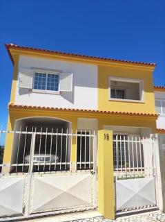 Casa das Rosas - Moradia com jardim e churrasco, Charneca da Cotovia - Sesimbra - 0