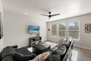 Desert Oasis Hot Tub, Fire Pit, Pool, - 2