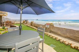 D17 - Beach Retreat - Oceanside - 1