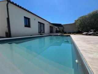 Villa Spacieuse avec Piscine - Entraigues-sur-la-Sorgue - 2