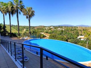 Modern apartment with in-&outside pool, sauna&gym, heating, rooftop terrace with amazing sea&mountains view - Lagos - 9