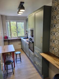 Private Room-1 in HANNANA Apartment- 2 min walk To Tram 12 min to Nice train station 15 min to Massena Place - Niza - 2