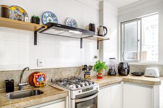 Apê BC Ótima localização 4min a pé da Praia Garagem Home Office para 4 com Ar-condicionado Portaria 24h - 3