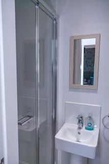 The Rockpools, 2 cottages at The Bay holiday village, Filey, dog friendly, sleep 12 - Reighton - 3