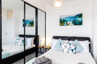 Beach Haven, Steps to Sand, Trails & Shops, Highly Rated 2-Bedroom House Minutes from Mumbles Beach with a Patio - 4