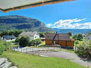 Sentrumsnær kjellerleilighet - Stryn - 1