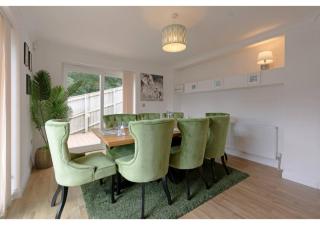 Warwick Views - Family Hot Tub Home Lovely Views with Ample Parking - 5