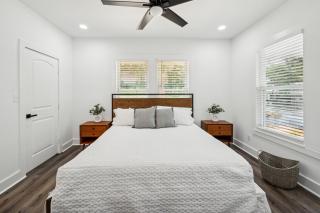 Centrally Located Home in Atlanta-10 Mins from GA Aquarium, Mercedes Benz Stadium, & Much More - Atlanta - 8