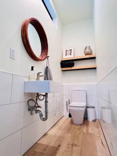 Oasis in the City - Calm 4BR Home with Gym & Sauna - 1
