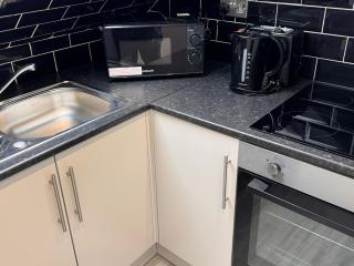 Letzi Ensuite, 15 Min to Heathrow, Fast WiFi - 3