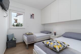 Apartments with parking space Trogir - 23453 - 2