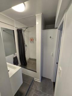 Abode for Two and a Few Paws - Wellington - 1