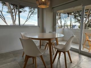 Departamento en centro de Pinamar con servicios y cochera - Pinamar - 9