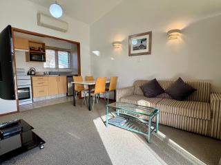 Teal Motor Lodge - 1