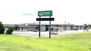 Quality Inn & Suites Salina - Salina - 0