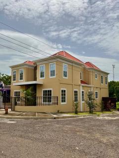 Private Spacious Modern 4BR Home with Full Kitchen - San Miguel - 0