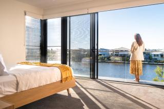 Luxury Lakeside Living at Birtinya - Kawana Waters - 3
