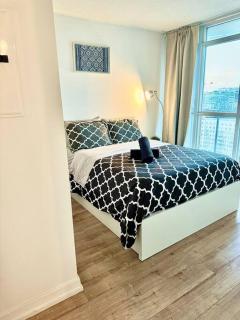Stylish Condo Downtown Near CN Tower - Free parking - 7