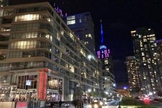 Stylish Condo Downtown Near CN Tower - Free parking - 4