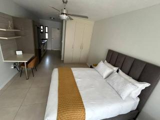 Luxurious & Stylish Apartment - 4