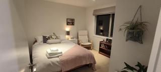 Birdsong hideaway two-bedroom suite in Browns Bay - 2