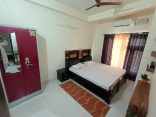 Raj Homestay- Comfortable Family Stay - Varanasi - 1