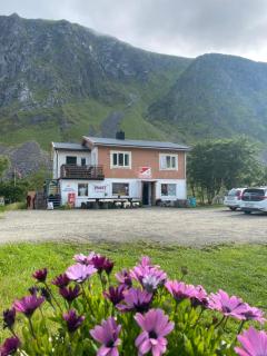 Unstad Surfpacker Hostel - 0