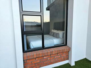 2BR Apt with 2 Kitchens & Balcony - 2