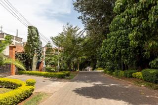 Upscale King Size Bed in the heart of Nairobi - Nairobi - 8