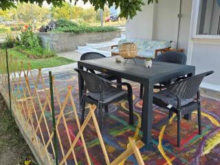 Pomegranate Seaside Corner - 8