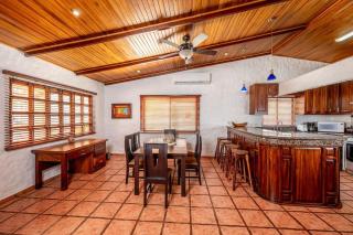 Comfortable Vacation Home Steps from the Beach - Playa Grande - 9