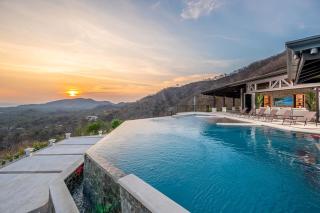 Luxurious Mountaintop Retreat with Ocean Views - Matapalo - 3