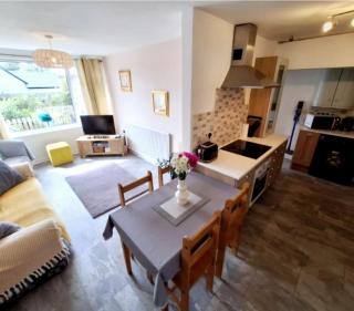 Beautiful 2 bedroom annexe in popular town location - 9