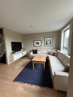 Modern 3 bedroom house with garden and free parking for rent in Stavanger during ONS Close to the airport - Sola - 8