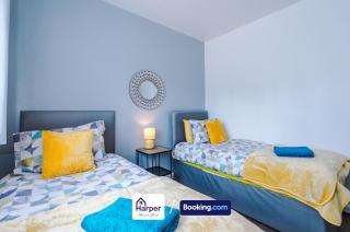 Lux Stay at Buckley 4BR Sleeps-10 7 Beds - 7