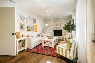 Sleeps 18 Island Home on Acre Hidden Speakeasy - Savannah - 3