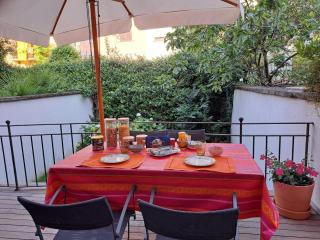 Casa Mari - free secure parking, breakfast, private bathroom, wifi, garden, aircon, 3 min walk to metro and train station - Milan - 5