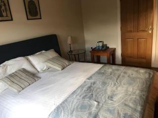 King En-Suite Bedroom - - 2