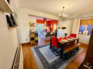 ONE DOUBLE ROOM AND ONE SPACIOUS ATTIC ROOM IN SHARED HOUSE, FREE WIFI, FREE PARKING, AMAZING view - Chesterfield - 1