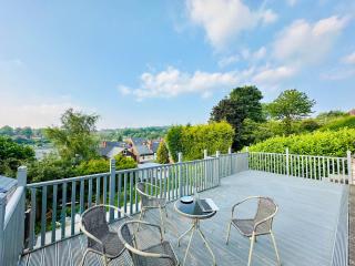 ONE DOUBLE ROOM AND ONE SPACIOUS ATTIC ROOM IN SHARED HOUSE, FREE WIFI, FREE PARKING, AMAZING view - Chesterfield - 6